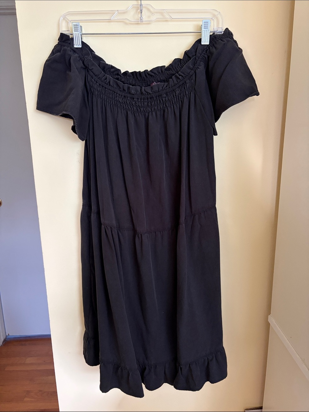 Off-the shoulder super dry dress